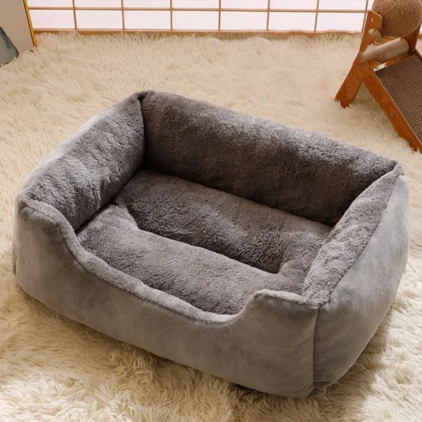 Lit pour chat rectangulaire gris en peluche rase, à rebords